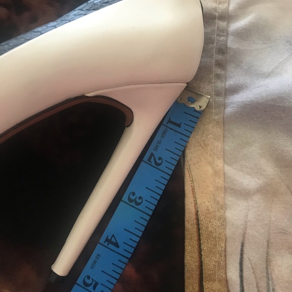 Black And White L.A.M.B. Pumps Shoe - Picture 9 of 9